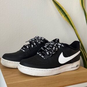 Nike Air Force 1’s Low: black and white